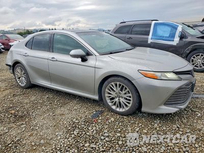 Czwarte zdjęcie samochodu z boku: 2018 TOYOTA CAMRY XLE VIN:4T1B11HK8JU034095 - miniatura
