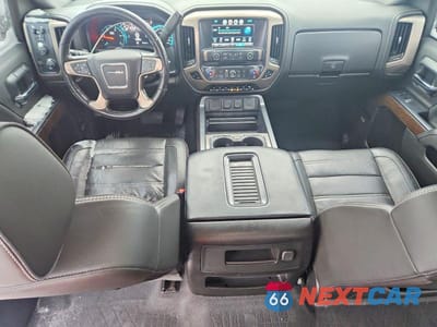 Zdjęcie 8 z 12 samochodu: 2019 GMC SIERRA K2500 DENALI VIN:1GT12SEY6KF144192 - miniatura