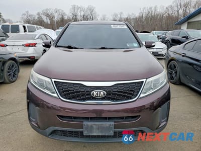 Piąte zdjęcie samochodu w środku: 2015 KIA SORENTO LX VIN:5XYKT3A64FG641434 - miniatura