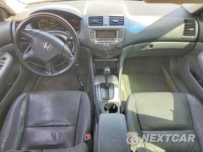 Zdjęcie 8 z 12 samochodu: 2007 HONDA ACCORD EX VIN:1HGCM56817A124778 - miniatura