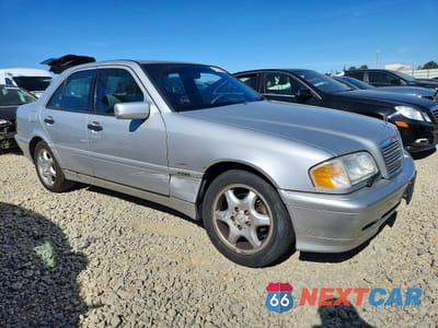 Czwarte zdjęcie samochodu z boku: 2000 MERCEDES-BENZ C 230 VIN:WDBHA24G5YA854053 - miniatura