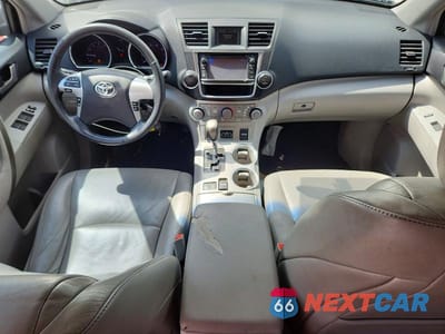 Zdjęcie 8 z 12 samochodu: 2013 TOYOTA HIGHLANDER SE VIN:5TDZK3EH8DS137949 - miniatura