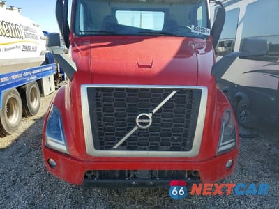 Zdjęcie 7 z 10 samochodu: 2020 VOLVO VNR SEMI TRUCK VIN:4V4WC9EG5LN225375 - miniatura