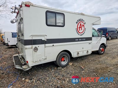 Trzecie zdjęcie samochodu z tyłu: 2005 CHEVROLET EXPRESS UTILITY / SERVICE TRUCK VIN:1GBJG31U751143665 - miniatura