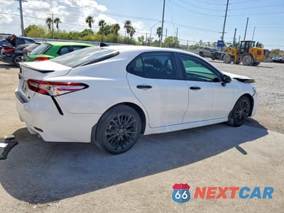 Trzecie zdjęcie samochodu z tyłu: 2020 TOYOTA CAMRY SE NIGHTSHADE VIN:4T1G11AK0LU301507 - miniatura