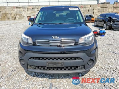 Piąte zdjęcie samochodu w środku: 2018 KIA SOUL BASE VIN:KNDJN2A2XJ7548341 - miniatura