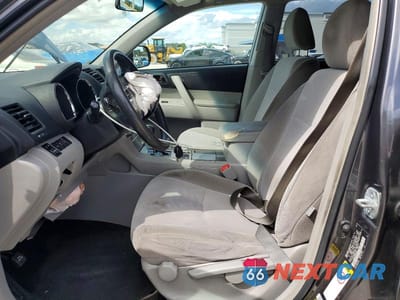 Zdjęcie 7 z 13 samochodu: 2013 TOYOTA HIGHLANDER BASE VIN:5TDBK3EH9DS235034 - miniatura