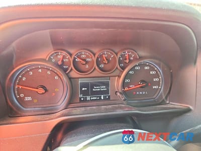 Zdjęcie 9 z 12 samochodu: 2021 CHEVROLET SILVERADO K1500 TRAIL BOSS CUSTOM VIN:3GCPYCEF8MG315796 - miniatura