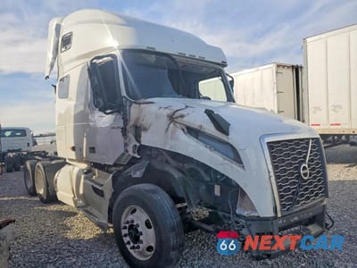 2023 VOLVO VNL SEMI TRUCK 4V4NC9EH5PN631098 - główne zdjęcie licytacji z USA - miniatura