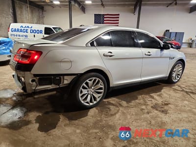 Trzecie zdjęcie samochodu z tyłu: 2018 FORD TAURUS LIMITED VIN:1FAHP2F87JG102174 - miniatura