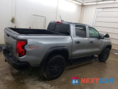 Trzecie zdjęcie samochodu z tyłu: 2025 CHEVROLET COLORADO TRAIL BOSS VIN:1GCPTEEK3S1124967 - miniatura