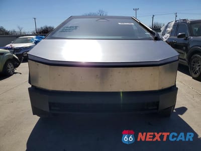 Piąte zdjęcie samochodu w środku: 2024 TESLA CYBERTRUCK VIN:7G2CEHED5RA050362 - miniatura