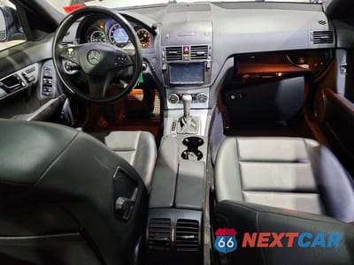 Zdjęcie 8 z 12 samochodu: 2009 MERCEDES-BENZ C 300 4MATIC VIN:WDDGF81XX9R056601 - miniatura