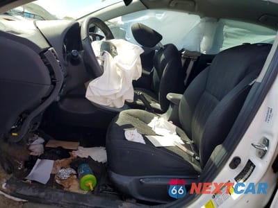 Zdjęcie 7 z 11 samochodu: 2013 TOYOTA COROLLA S VIN:2T1BU4EE5DC004579 - miniatura