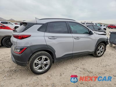 Trzecie zdjęcie samochodu z tyłu: 2023 HYUNDAI KONA SEL VIN:KM8K3CAB5PU050148 - miniatura