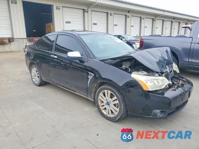 Czwarte zdjęcie samochodu z boku: 2008 FORD FOCUS SE VIN:1FAHP33N18W276712 - miniatura