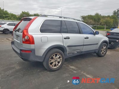 Trzecie zdjęcie samochodu z tyłu: 2004 VOLVO XC90 VIN:YV1CY59H341047710 - miniatura