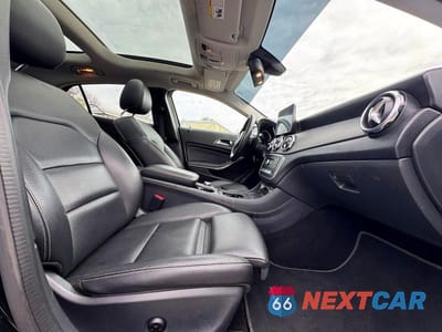 Piąte zdjęcie samochodu w środku: 2019 MERCEDES-BENZ GLA 250 VIN:WDCTG4EB6KU007843 - miniatura