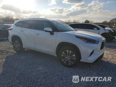 Czwarte zdjęcie samochodu z boku: 2022 TOYOTA HIGHLANDER HYBRID XLE VIN:5TDGARAH7NS511701 - miniatura