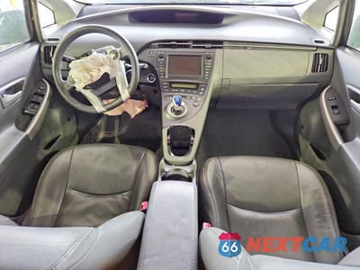 Zdjęcie 8 z 12 samochodu: 2011 TOYOTA PRIUS THREE VIN:JTDKN3DU8B5335697 - miniatura