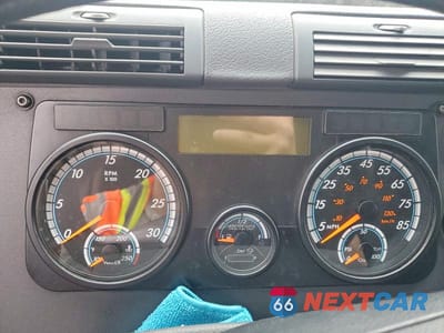 Zdjęcie 8 z 10 samochodu: 2018 FREIGHTLINER CASCADIA 125 SEMI TRUCK VIN:1FUJGLDRXJLJK3369 - miniatura