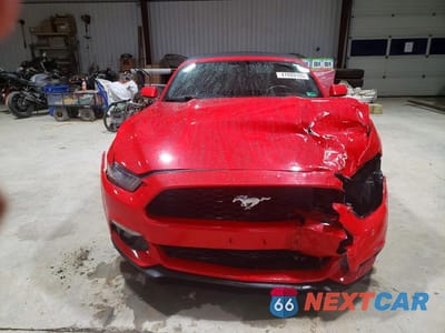 Piąte zdjęcie samochodu w środku: 2017 FORD MUSTANG VIN:1FATP8UH7H5267518 - miniatura