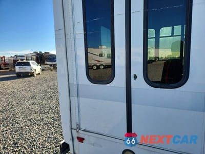 Zdjęcie 9 z 10 samochodu: 2016 FORD ECONOLINE E350 SUPER DUTY CUTAWAY VAN VIN:1FDEE3FL3GDC03750 - miniatura