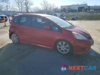 Czwarte zdjęcie samochodu z boku: 2011 HONDA FIT SPORT VIN:JHMGE8H63BC000078 - miniatura