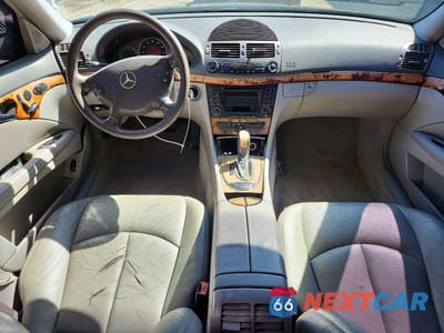 Zdjęcie 8 z 11 samochodu: 2003 MERCEDES-BENZ E 500 VIN:WDBUF70J23A199258 - miniatura