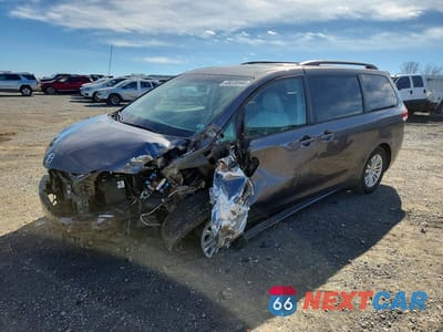 2014 TOYOTA SIENNA XLE 8-PASSENGER 5TDYK3DCXES481334 - główne zdjęcie licytacji z USA - miniatura