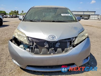 Piąte zdjęcie samochodu w środku: 2016 TOYOTA SIENNA LE 8 PASSENGER VIN:5TDKK3DC5GS696967 - miniatura