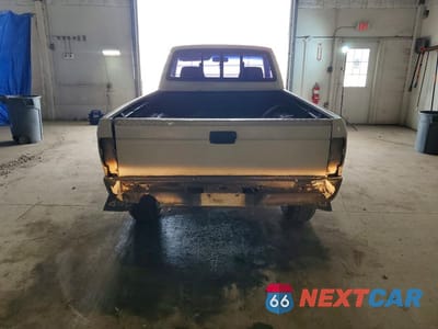 Zdjęcie 6 z 11 samochodu: 1987 TOYOTA PICKUP BASE VIN:JT4RN63R8H0178188 - miniatura