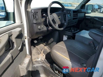 Zdjęcie 8 z 13 samochodu: 2012 CHEVROLET EXPRESS 2500 CARGO UTILITY / SERVICE VAN VIN:1GCWGFCB1C1116635 - miniatura