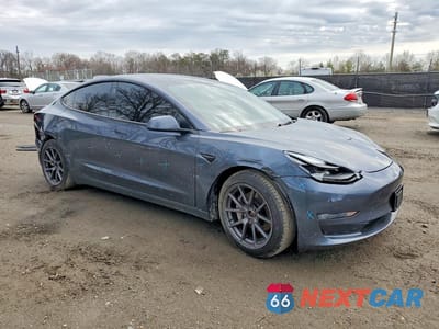 Czwarte zdjęcie samochodu z boku: 2022 TESLA MODEL 3 VIN:5YJ3E1EB1NF173324 - miniatura