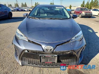Piąte zdjęcie samochodu w środku: 2017 TOYOTA COROLLA SE VIN:5YFBURHE8HP613082 - miniatura
