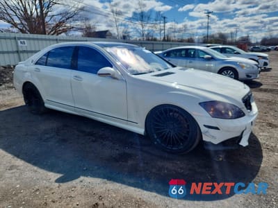 Czwarte zdjęcie samochodu z boku: 2008 MERCEDES-BENZ S 550 4MATIC VIN:WDDNG86X78A176270 - miniatura