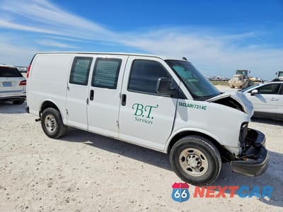 Czwarte zdjęcie samochodu z boku: 2018 CHEVROLET EXPRESS 2500 CARGO UTILITY / SERVICE VAN VIN:1GCWGAFP7J1237791 - miniatura