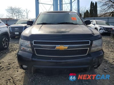 Piąte zdjęcie samochodu w środku: 2013 CHEVROLET SUBURBAN K1500 LT VIN:1GNSKJE79DR251185 - miniatura