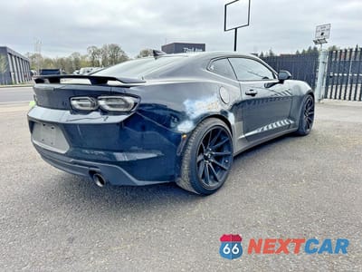 Czwarte zdjęcie samochodu z boku: 2019 CHEVROLET CAMARO SS VIN:1G1FE1R76K0151129 - miniatura