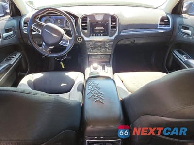 Zdjęcie 8 z 11 samochodu: 2018 CHRYSLER 300 TOURING VIN:2C3CCAAG9JH281951 - miniatura