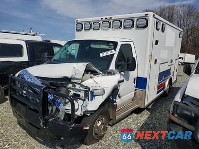 2022 FORD E450 AMBULANCE 1FDXE4FN4NDC27259 - główne zdjęcie licytacji z USA - miniatura