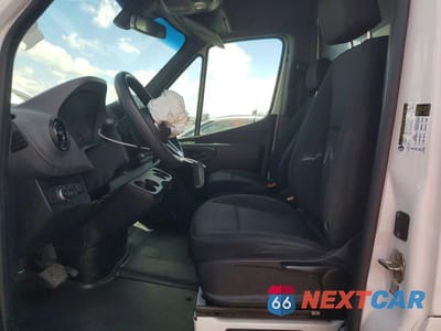 Zdjęcie 7 z 14 samochodu: 2022 MERCEDES BENZ SPRINTER 2500 UTILITY / SERVICE VAN VIN:W1Y40CHY1NT105189 - miniatura