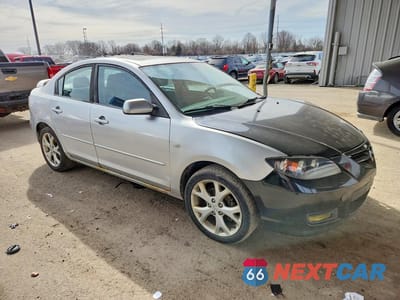 Czwarte zdjęcie samochodu z boku: 2008 MAZDA 3 I VIN:JM1BK32F381176214 - miniatura