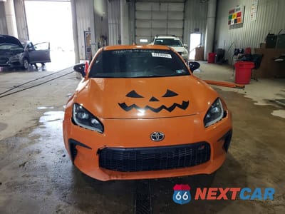 Piąte zdjęcie samochodu w środku: 2023 TOYOTA GR86 10TH ANNIVERSARY SPECIAL EDITI VIN:JF1ZNBG15P9754848 - miniatura