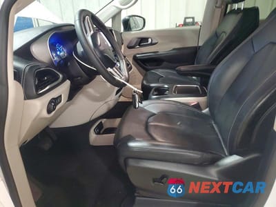 Zdjęcie 7 z 12 samochodu: 2024 CHRYSLER PACIFICA HYBRID SELECT VIN:2C4RC1S74RR170959 - miniatura