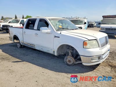 Czwarte zdjęcie samochodu z boku: 2006 LINCOLN MARK LT VIN:5LTPW18586FJ00935 - miniatura