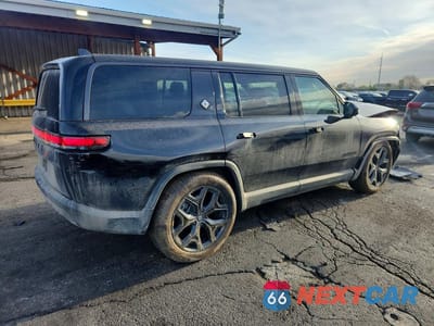 Trzecie zdjęcie samochodu z tyłu: 2026 RIVIAN R1S ADVENTURE VIN:7PDSGCBA7TN083776 - miniatura