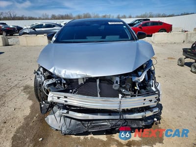 Piąte zdjęcie samochodu w środku: 2024 TOYOTA PRIUS XLE VIN:JTDADABU3R3014727 - miniatura