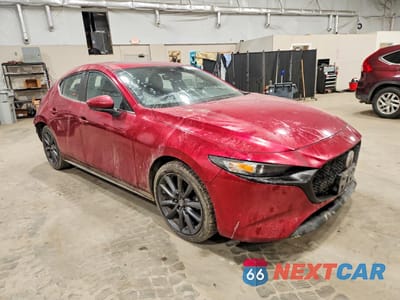 Czwarte zdjęcie samochodu z boku: 2021 MAZDA 3 PREFERRED VIN:JM1BPBLL3M1347425 - miniatura