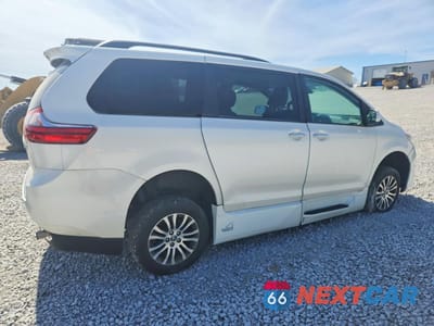 Trzecie zdjęcie samochodu z tyłu: 2020 TOYOTA SIENNA XLE 8-PASSENGER VIN:5TDYZ3DC3LS038211 - miniatura